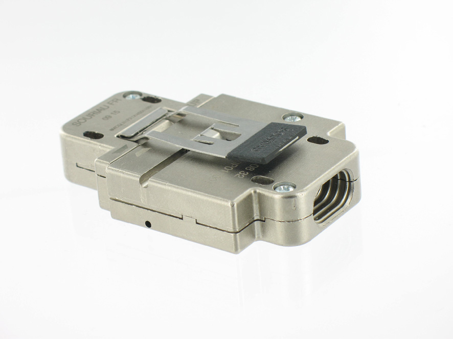 microComp<sup>®</sup> Quicklatch — Ultralight Miniature Connector for Aeronautics